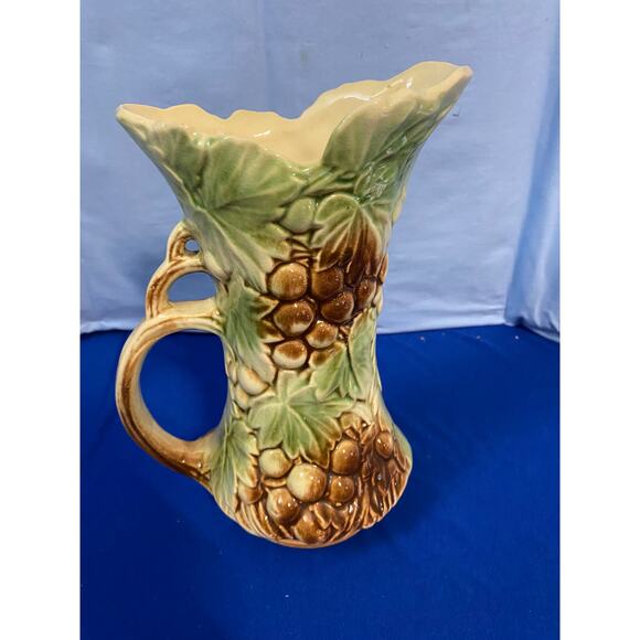 McCoy y1950's Grapes and Leaf pitcher - Picture 1 of 4